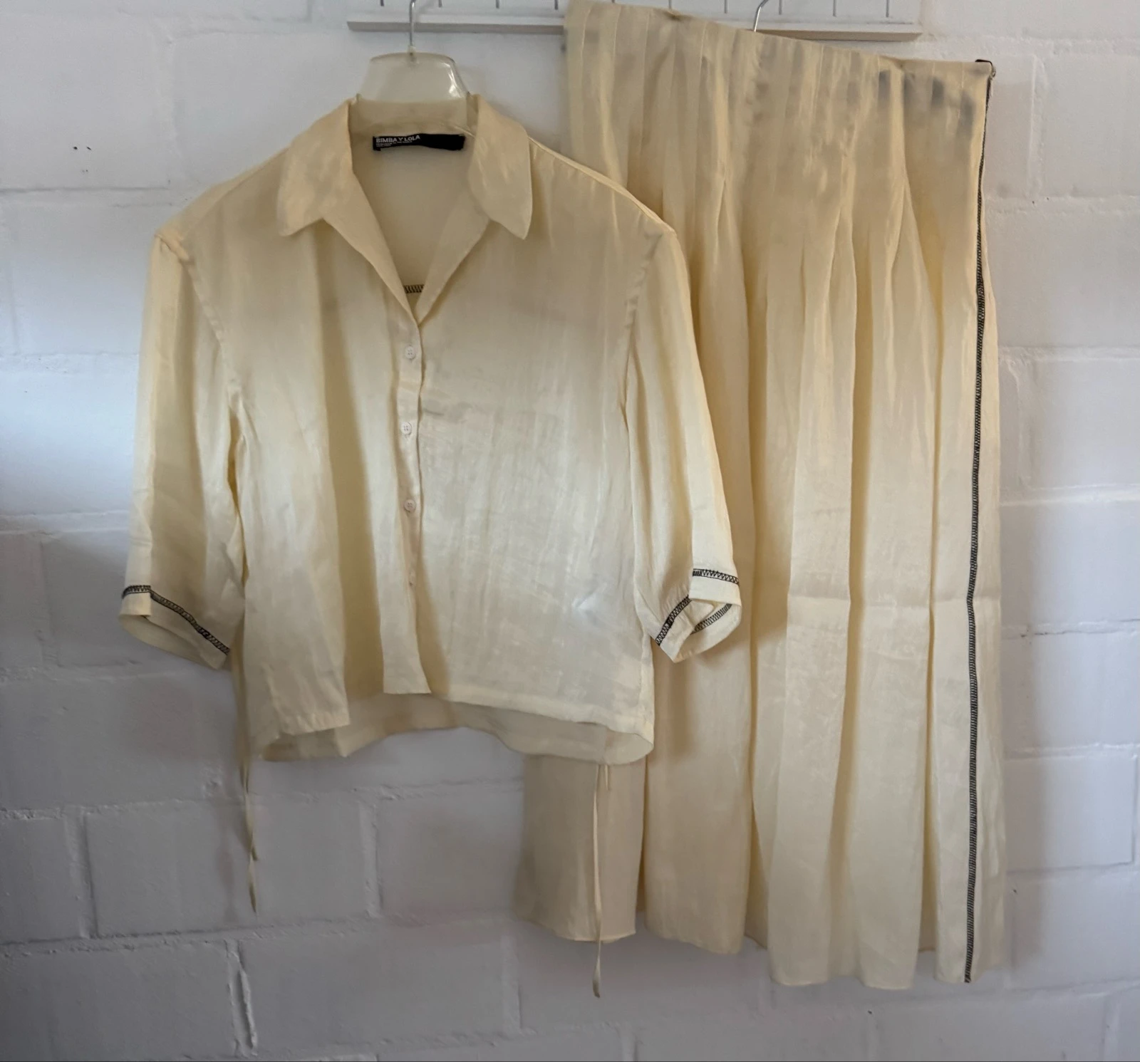 Bimba Y Lola conjunto de dos piezas de satén color crema talla 40 – photo 2